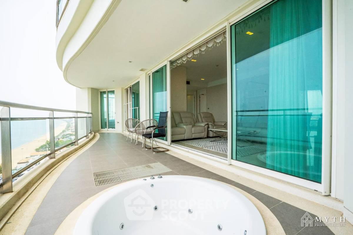 3-BR Condo at Reflection Jomtien Beach Pattaya close to Pattaya (ID 2293414)