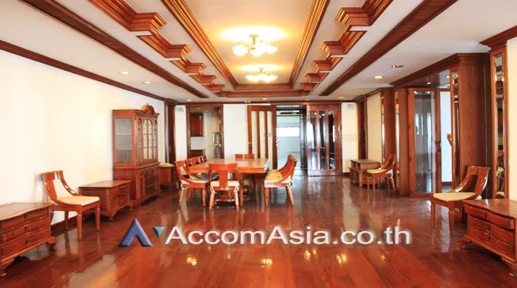 🔼🔽 AccomA 📩 Classic wood-accented condominium with large layout at Tower Park (21335)