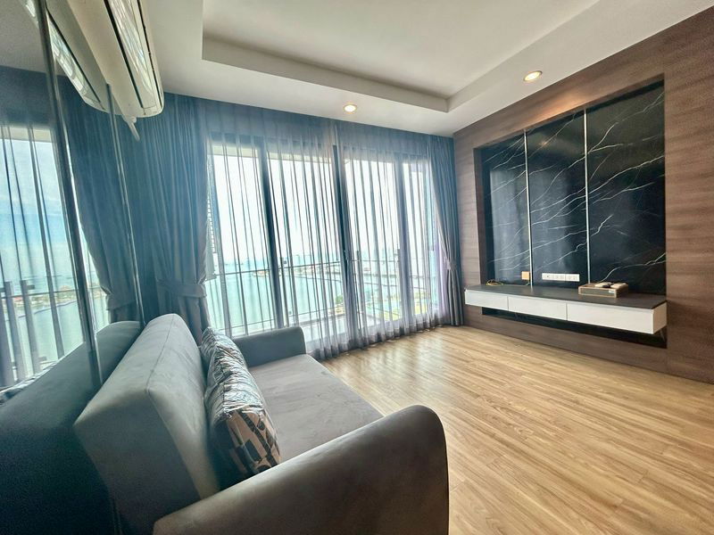 ให้เช่าคอนโดใจกลางเมือง ย่านชุมชน ลัดดาพลัส ใกล้ห้างสรรพสินค้าโรบินสันศรีราชา