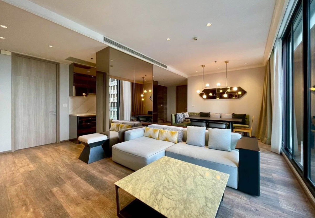 Noble                     Ploenchit