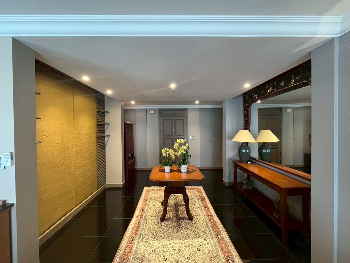 📍 Luxury Condo for Rent – Sathorn Park Place 236 sqm. 2 Bedrooms High Floor (23C)