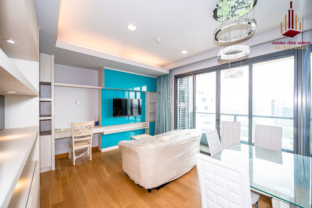 ✨ For Rent: The Lumpini 24 Condo ✨  💰 Only 39,000 THB/month