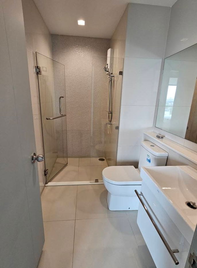 Life Sukhumvit 62 condo for rent nice room wide and best view of the city