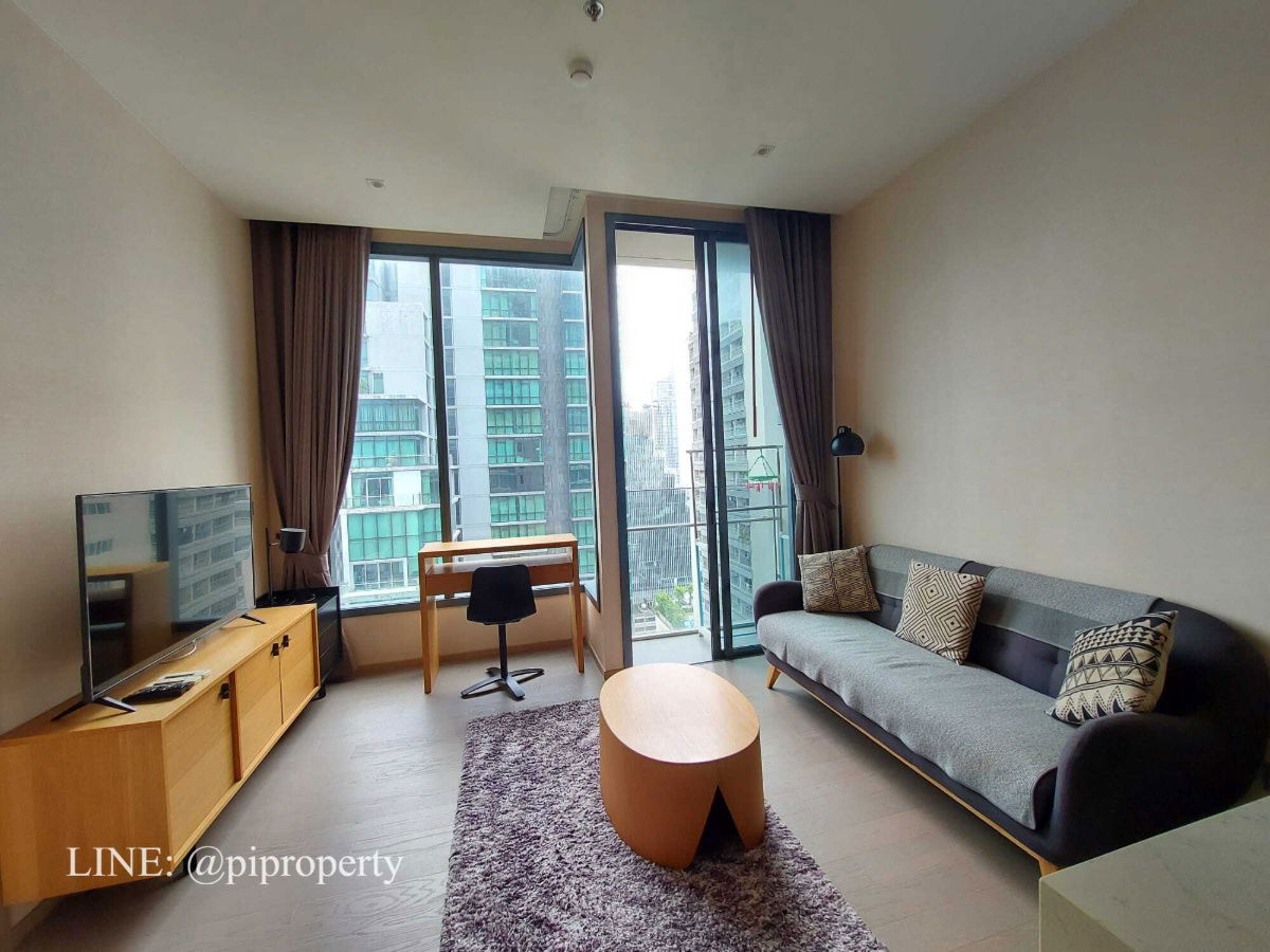 Nice 1 Bedroom unit for rent in the Esse Asoke. Fully furnished and ready to move in. Top location in Asoke with BTS and MRT systems. エッセ・アソークにある素敵な