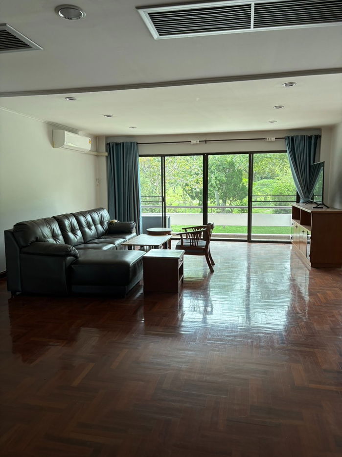 Condo for rent in Laem Chabang International Country Club golf course, large room with golf membership
