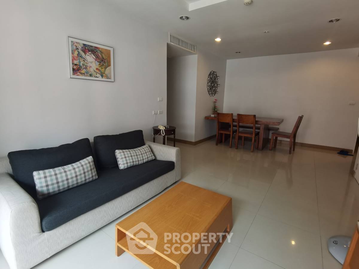 2-BR Condo at The Rise Sukhumvit 39 near BTS Phrom Phong (ID 514937)