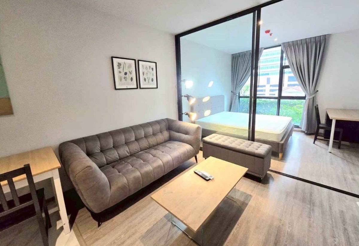 ริทึ่ม เอกมัย