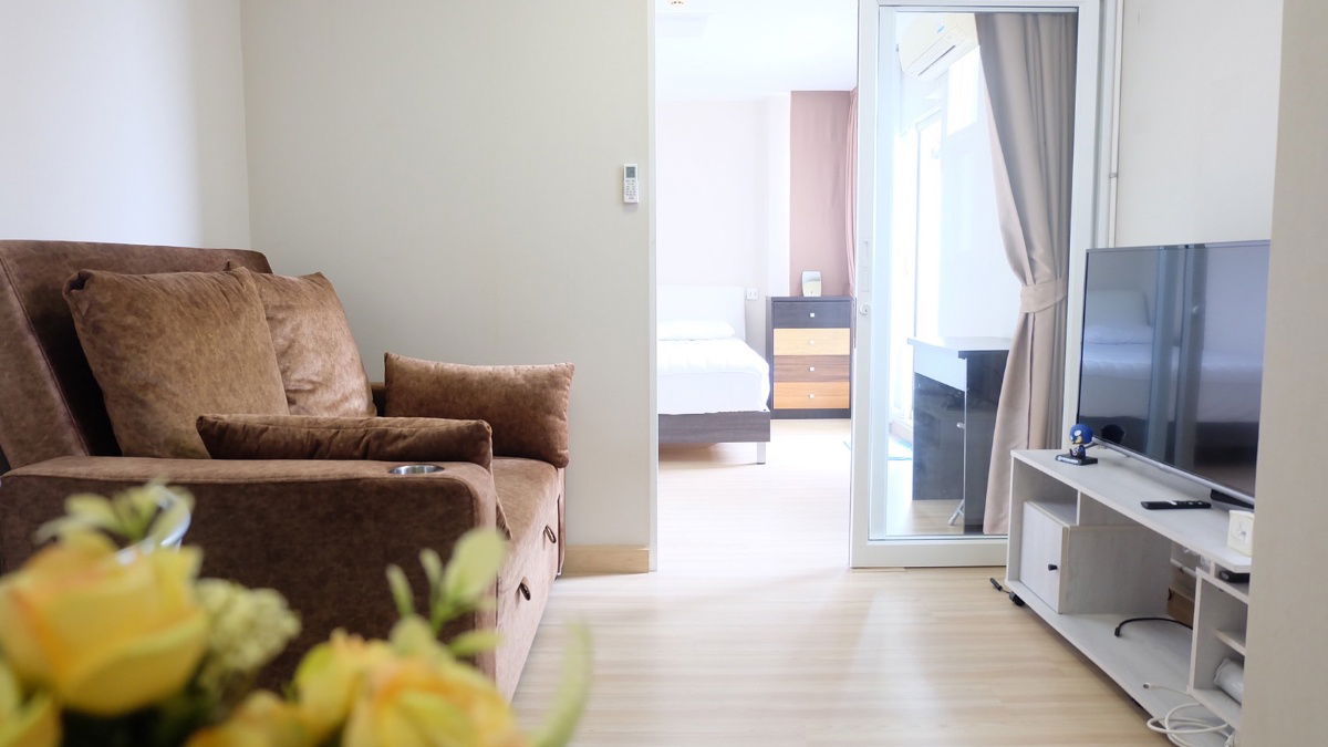 for rent 1-2 bedroom m society condo Mueang thong thani