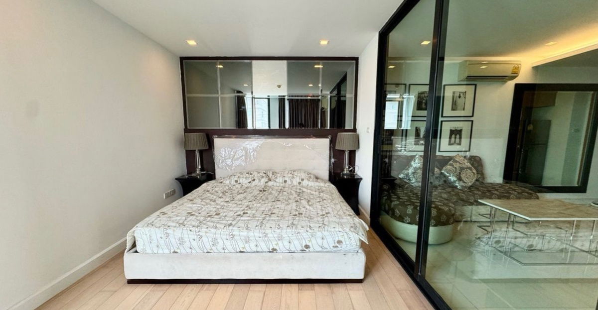 For rent: Socio Ruamrudee, beautiful, fully furnished, near BTS Nana. Interested, add Line @841qqlnr