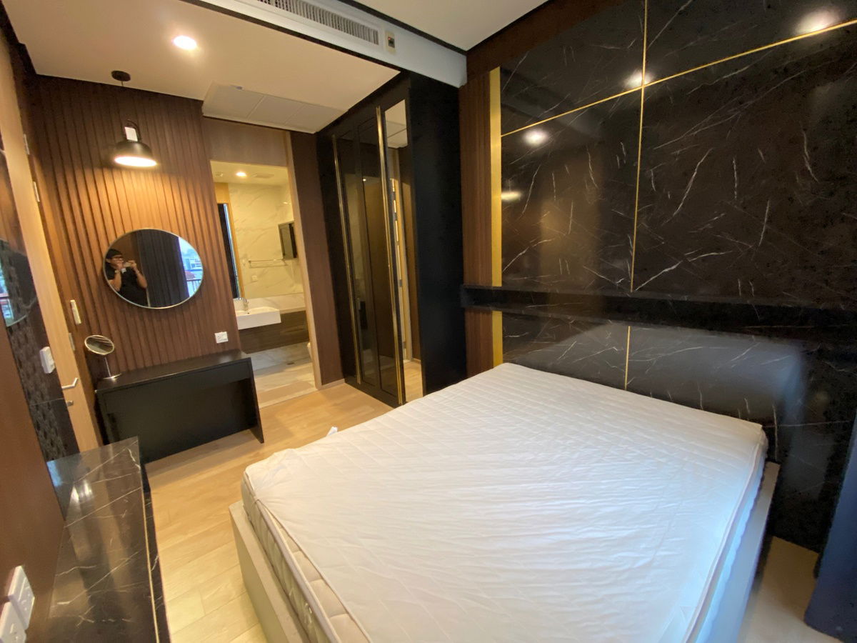 P1142 Condo for rent Noble BE 19, beautifully decorated room, never rented, fully furnished, super special price.