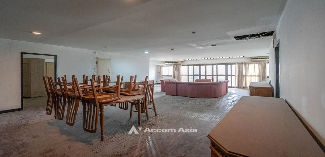 🔼🔽 AccomA 📩 Spacious Balcony with City View  ( 1520765 )