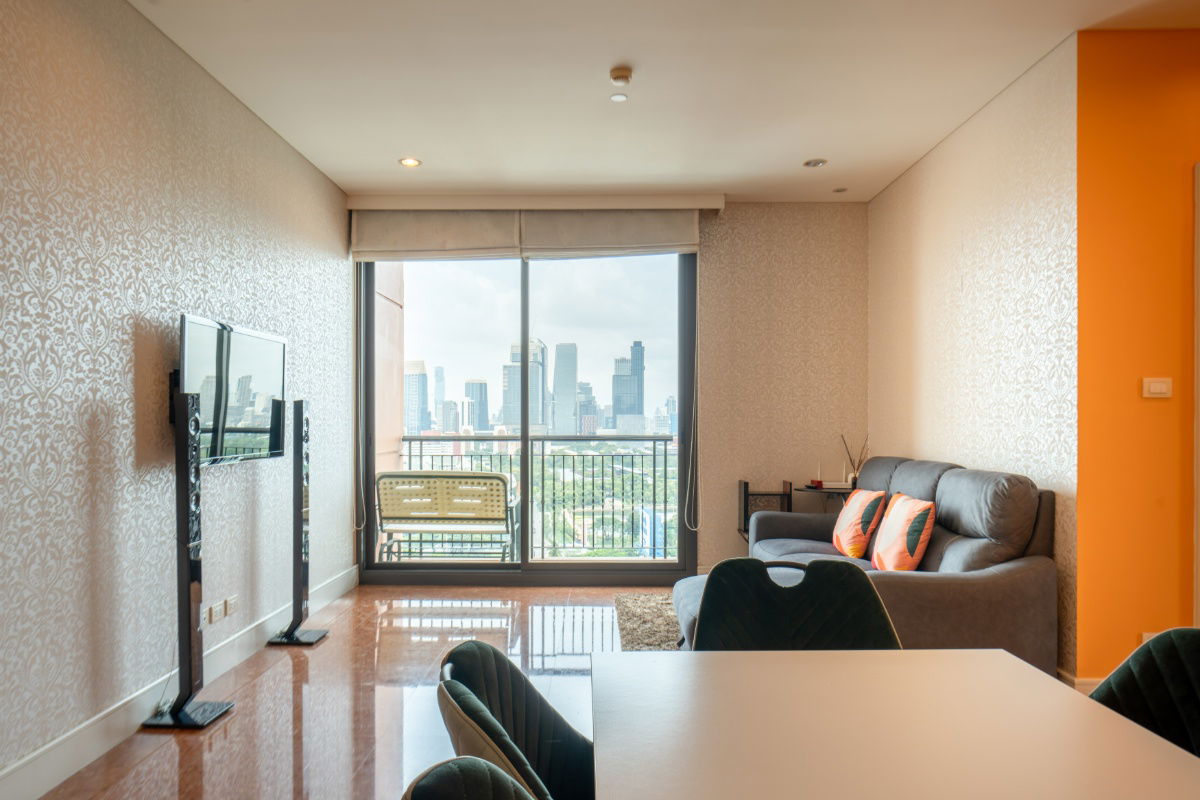 Luxury Condo for Rent at Auguston Sukhumvit 22 Size: 138.16 sq.m.  3 BR 3 Bathrooms Pet-friendly (Pets under 20 kg allowed) Ready to move in.
