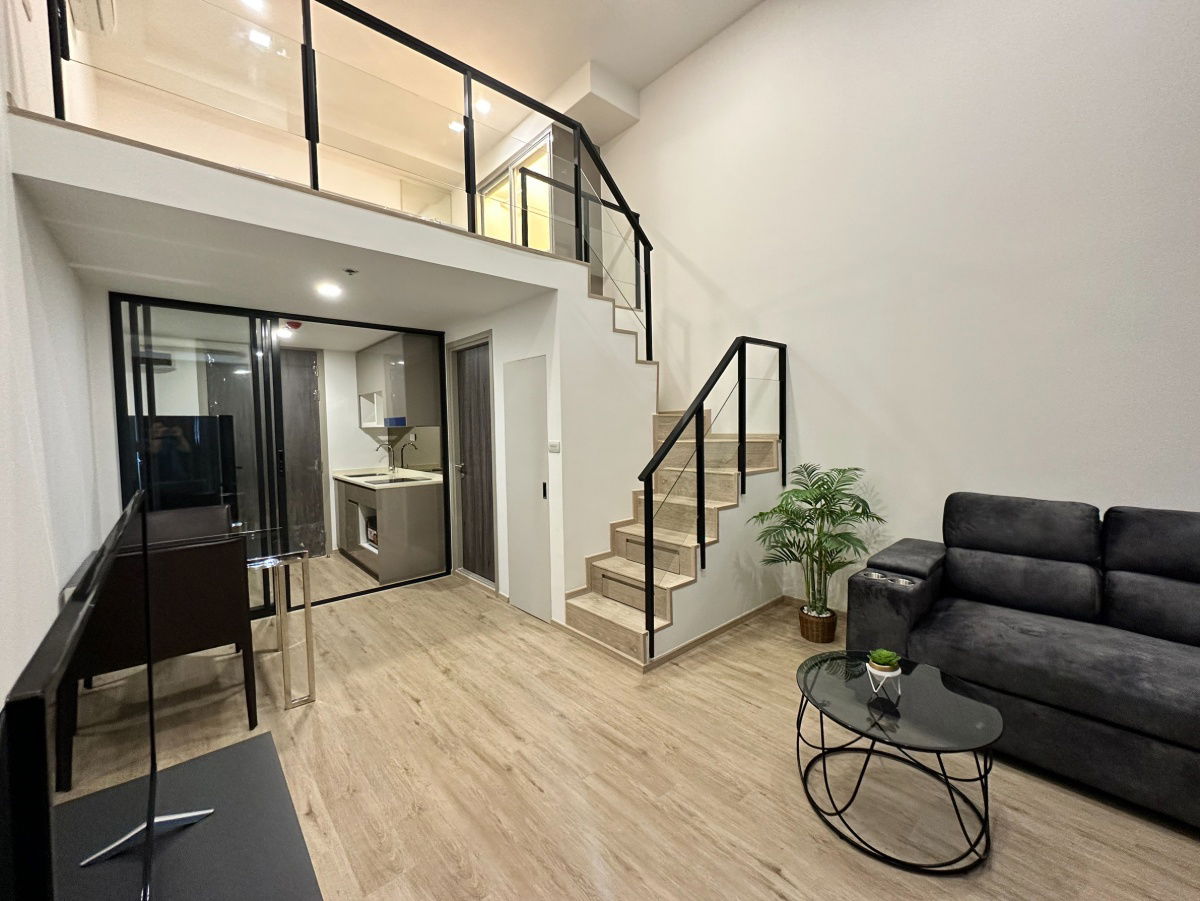 房间出租，家具齐全，靠近ARL和MRT Huamak站