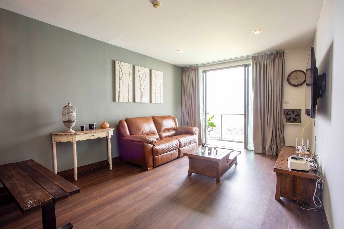 Nice and fully furnished room for rent , near BTS Ekamai only 500 m.