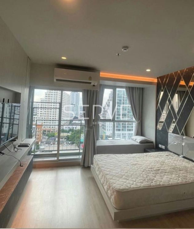 1 Bed 1 Bath Large Room Fully furnished  Good Location Close to BTS Saphan Khwai @ Lumpini Selected Sutthisan-Saphan khwai