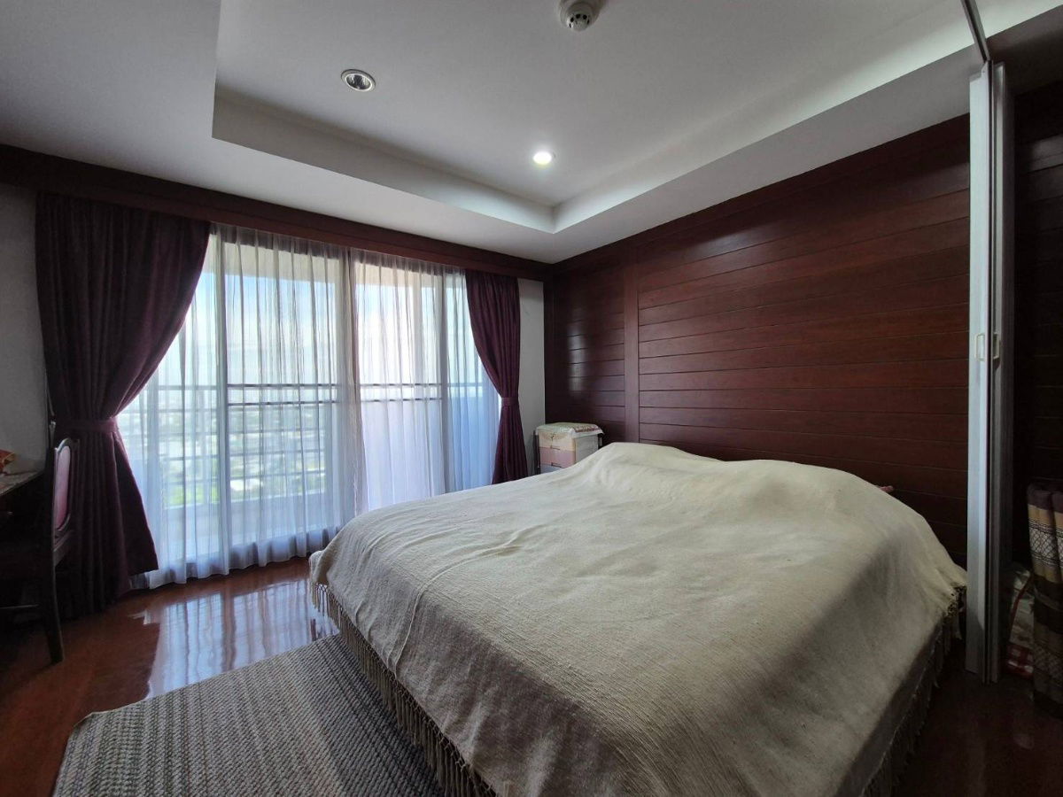 Fully furnished room for rent , near ARL and MRT Huamak station