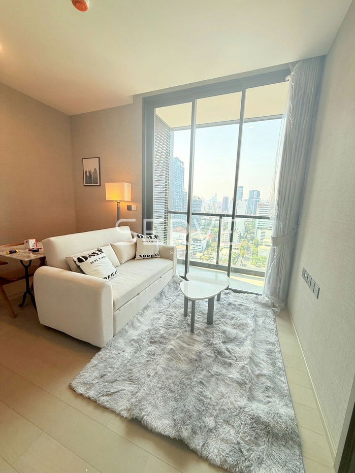 1 Bed Nice Room Good Location Super Luxury Condo Close to BTS Victory Monument 400 m. & King Power @ The EXTRO Phayathai Rangnam