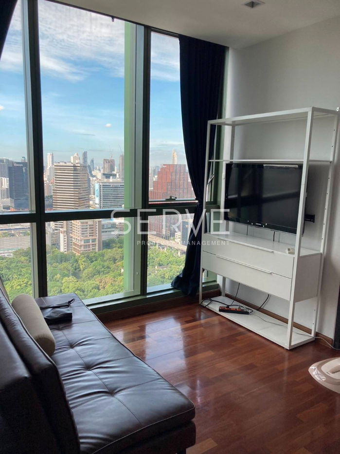 1 Bed 1 Bath Nice Room Super High Fl. 40+ Good Location Close to BTS Ratchathewi 350 m. and Siam Paragon @ Wish Signature Midtown Siam