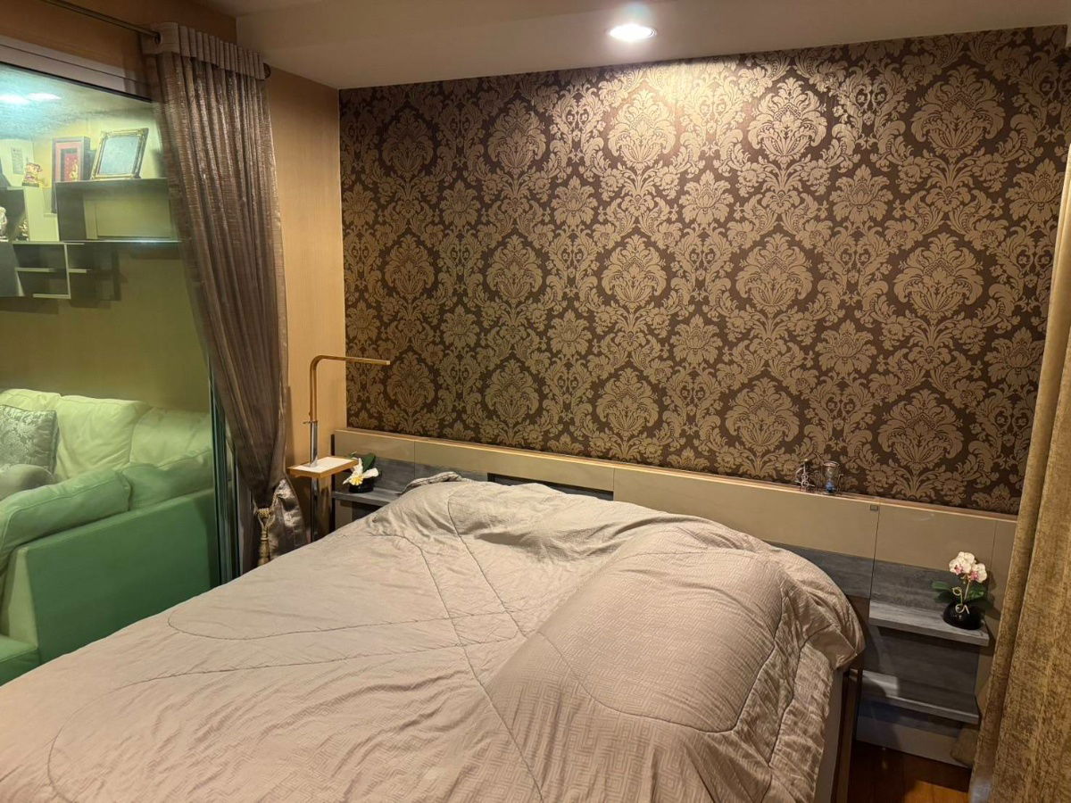 Abstracts Phahonyothin Park Abstracts Phahonyothin Park