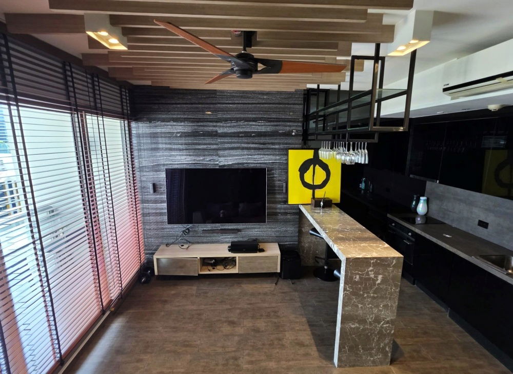 TA8144📲LineID @556ryccg🚄45 sqm 1 Bedroom Floor11 The Lofts Ekkamai Fully furnished near BTS Ekkamai, Sukumvit Hospital, Gateway