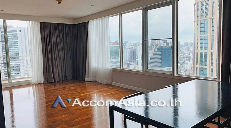 🔼🔽 AccomA 📩 Bright city condo with wide windows and skyline view (1512787)