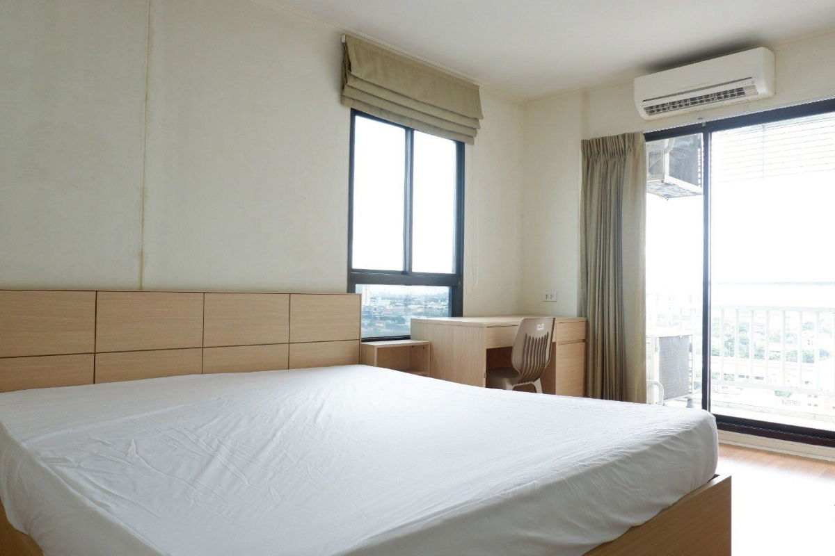 CD165 For Rent – Lumpini Place Phahol-Saphan Khwai | Corner Unit, 2 Bedrooms, 18th Floor with Clear View