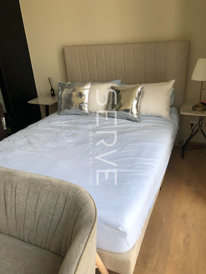 Studio with Partition Nice Room 26.97 sq.m. High Fl. 20+ BTS Phrom Phong 500 m. at Noble Around 33 Condo  / For Rent