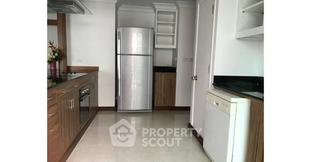 3-BR Condo at Green Ville Exclusive Residence near BTS Nana (ID 387335)