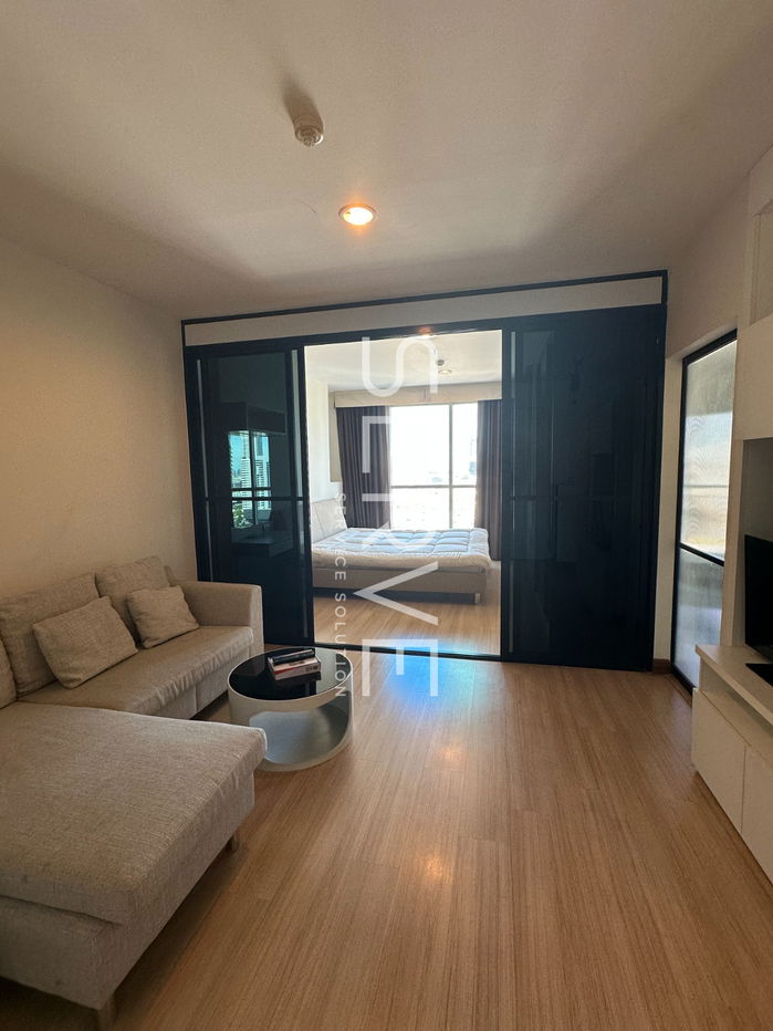 1 Bed 1 Bath Large Room Fully furnished Good Location Close to MRT Lat Phrao 150 m  @ Life @ Ladorao 18