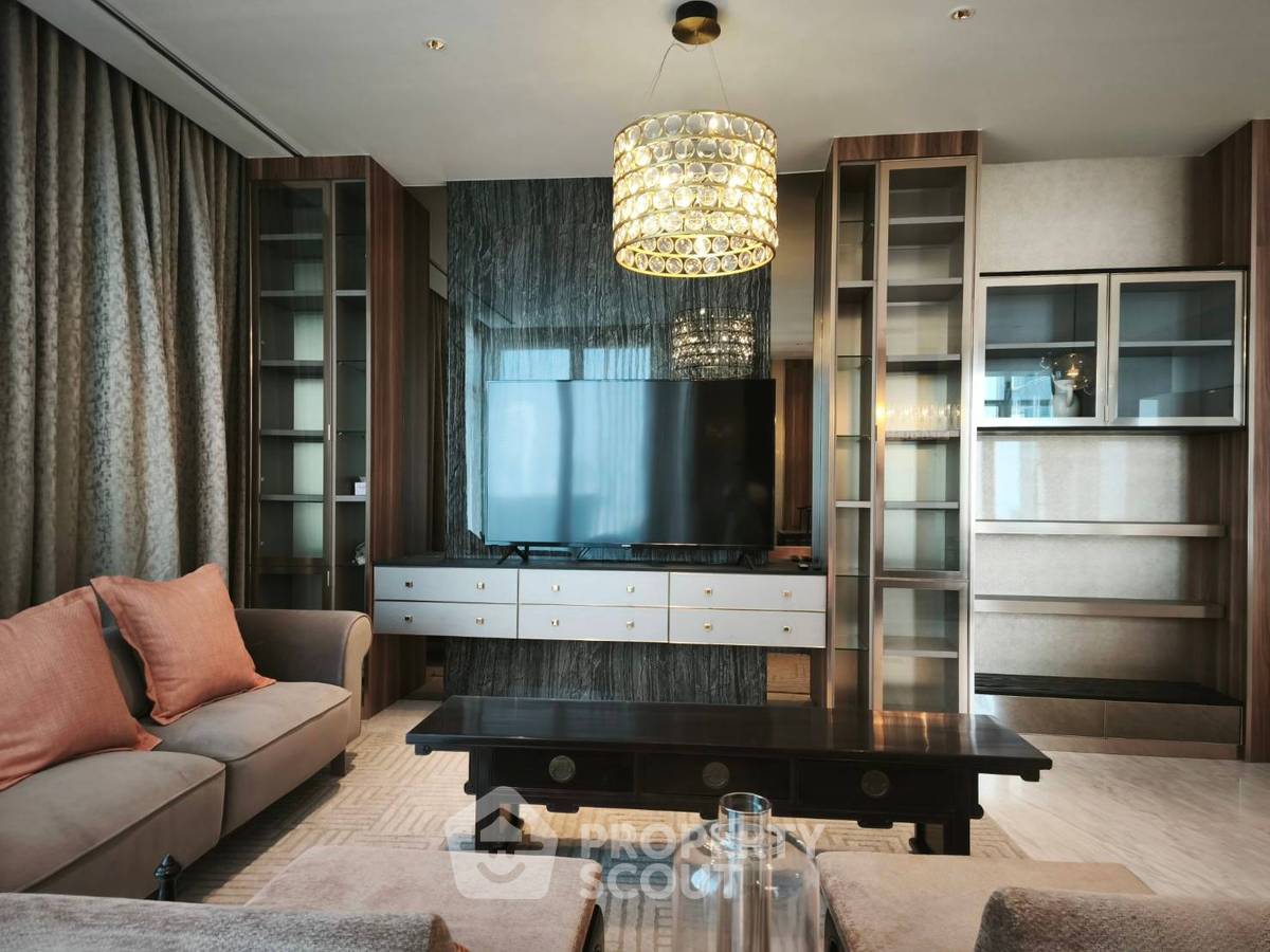 3-BR Condo at Four Seasons Private Residences Bangkok near BTS Saphan Taksin (ID 2070063)