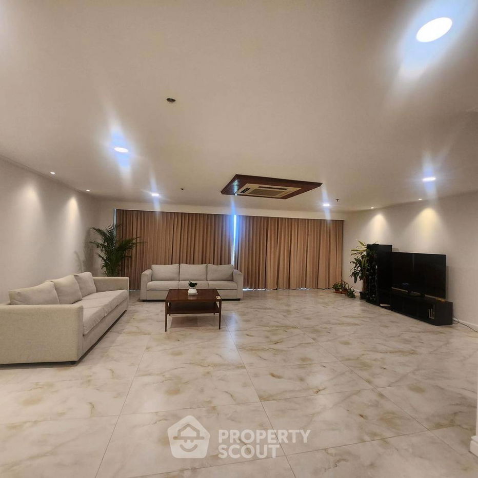 3-BR Condo at Kallista Mansion near ARL Makkasan (ID 2072391)