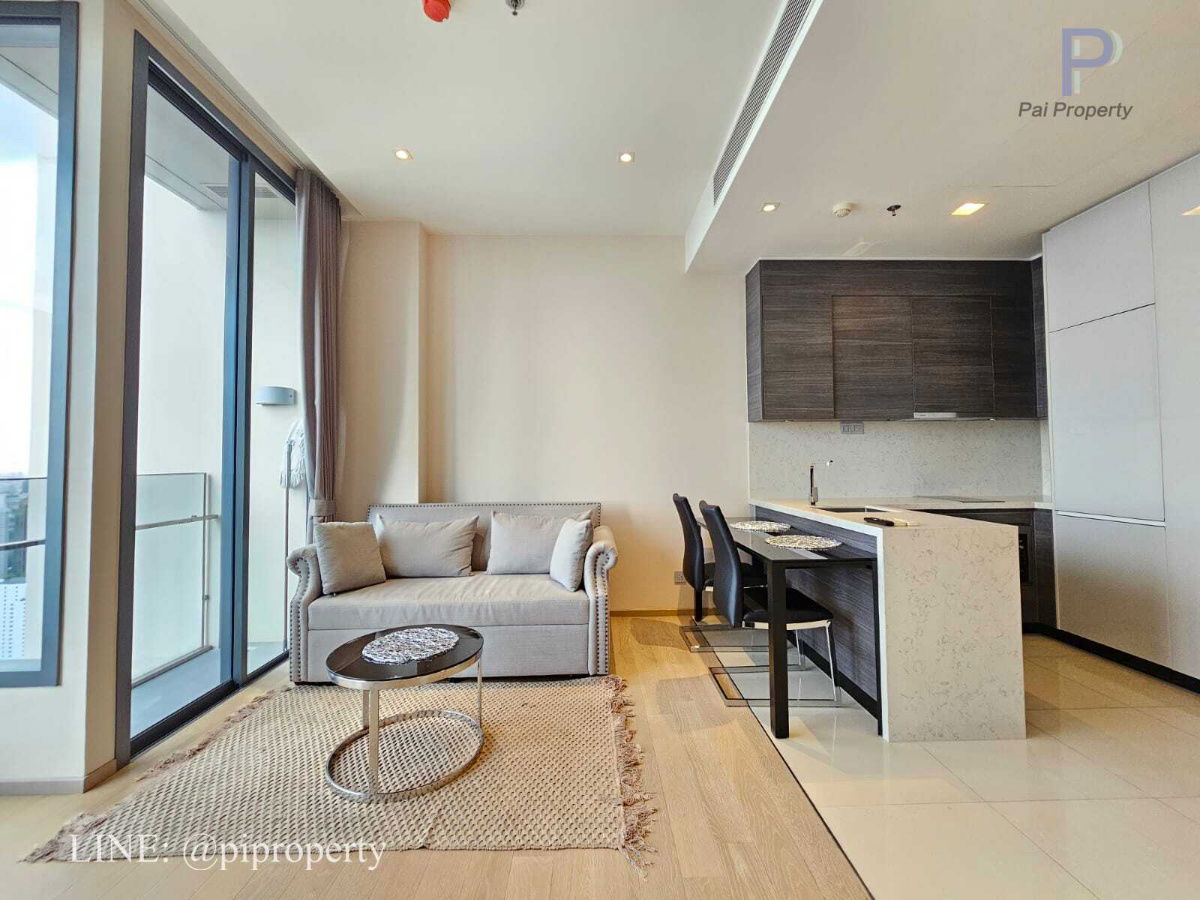 High floor great view 1 Bedroom unit for rent in the Esse Asoke. Fully furnished and ready to move in. Top location in Asoke with BTS and MRT systems.