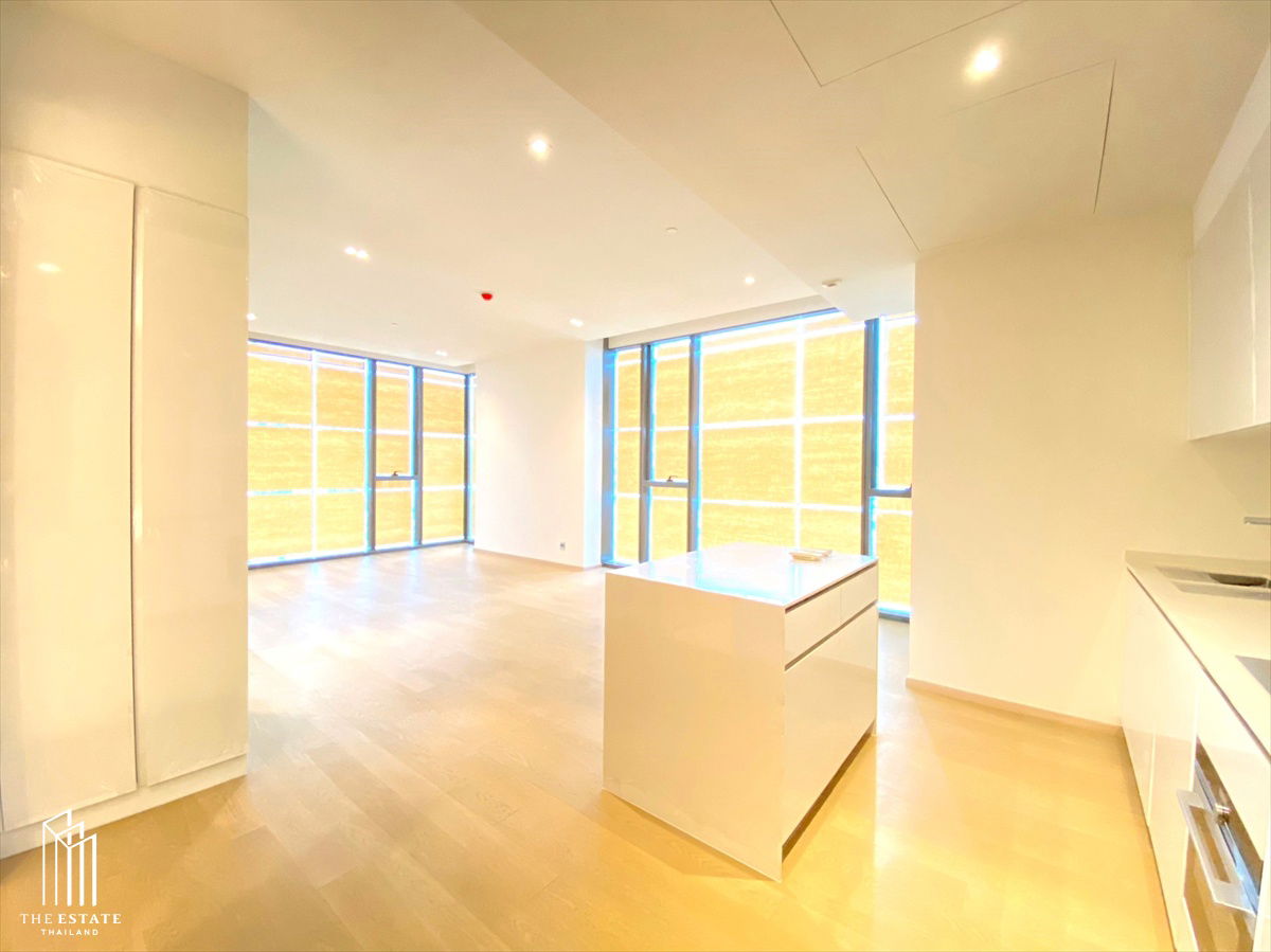 For rent: The Strand Thonglor, spacious 2-bedroom, 2-bathroom, 90 sq.m. unit, near BTS Thonglor, city view, with bathtub @ 80,000 baht