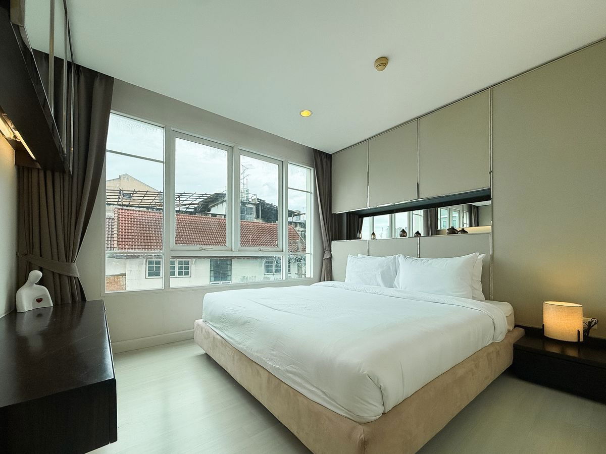 Code: KJ8942  for rent The Bangkok Sathorn - Taksin // Line ID: @kjcondo (with @) //