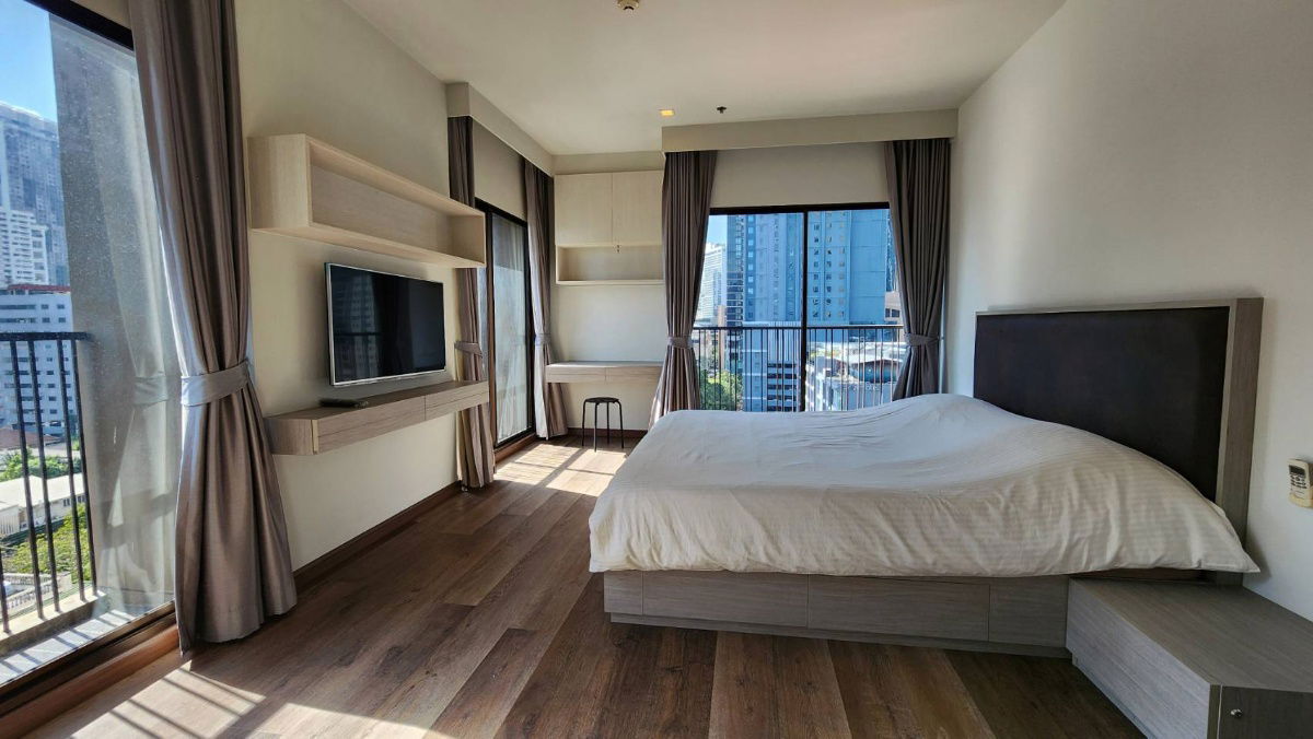 Condo for rent, Noble Reline, Sukhumvit 26, call 099-998-3897