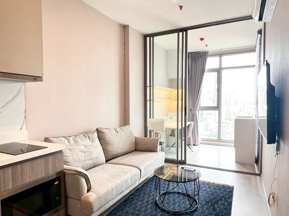 Rare Unit for Rent – 1 Bed, 1 Bath | Fully Furnished + Working Room Ready to Move in