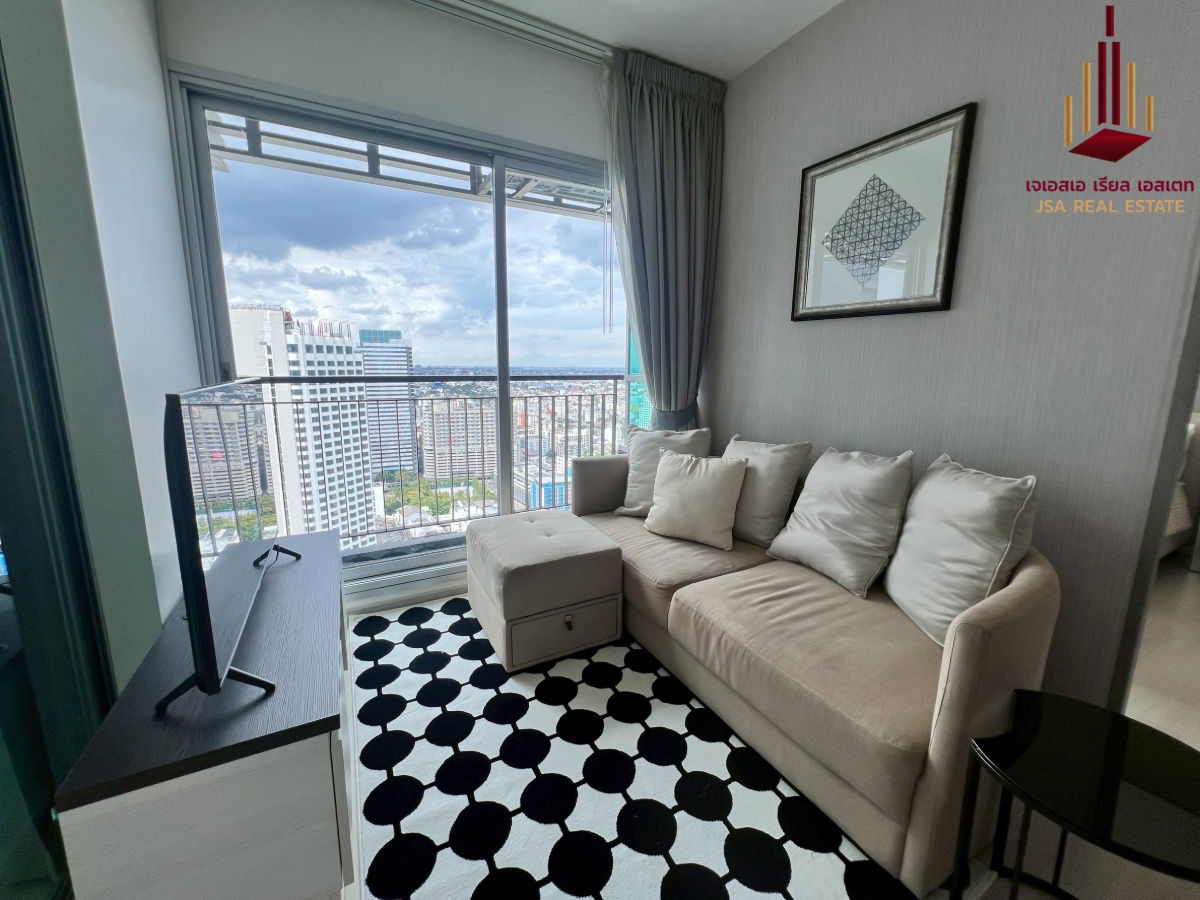 ✨ For Rent: Life Ratchadapisek Condo ✨    💰 Only 19,500 THB/month