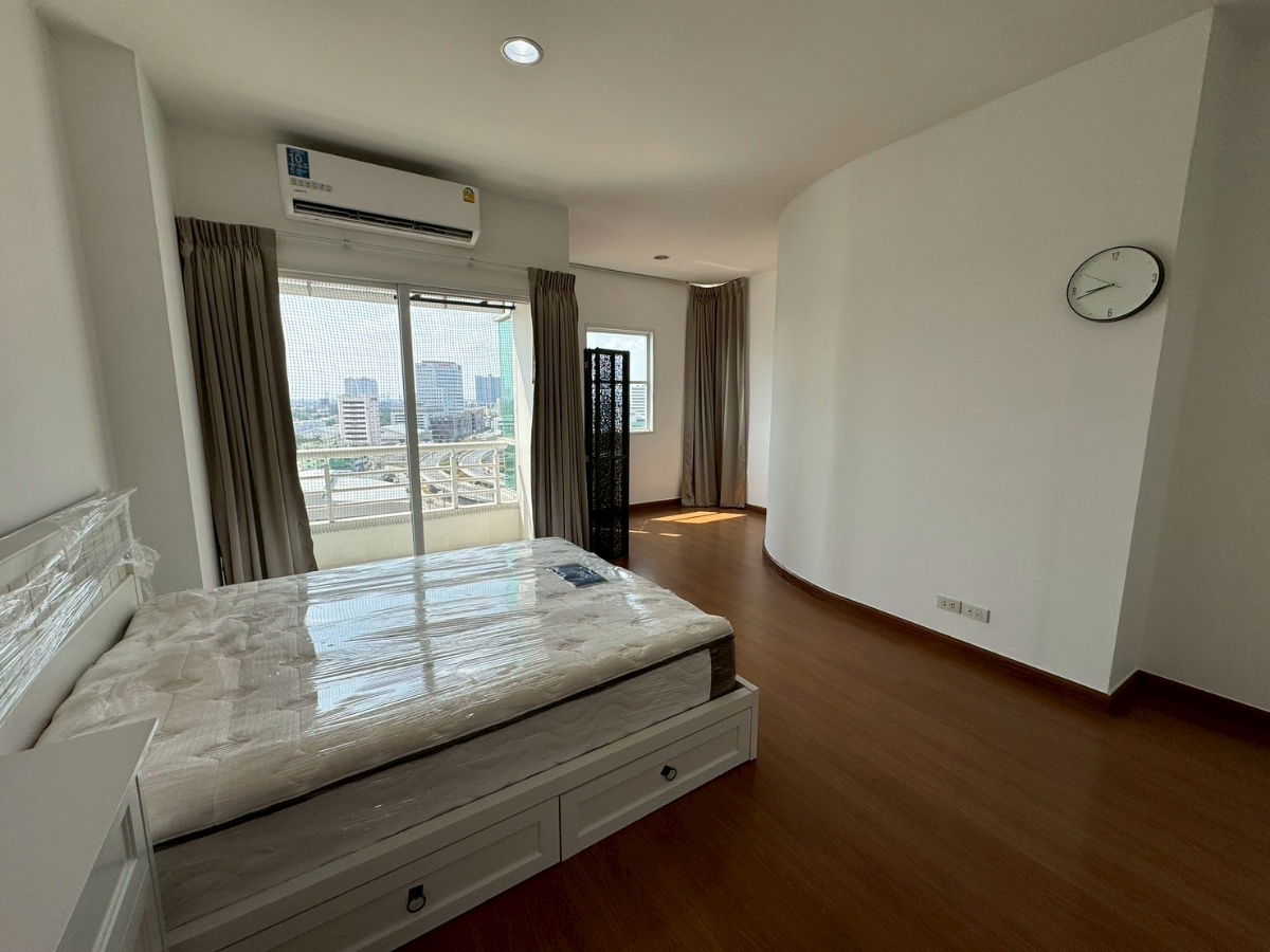 Available for rent, size 133 sqm. The Four Wing Residence, 3 bedrooms, 3 bathrooms.