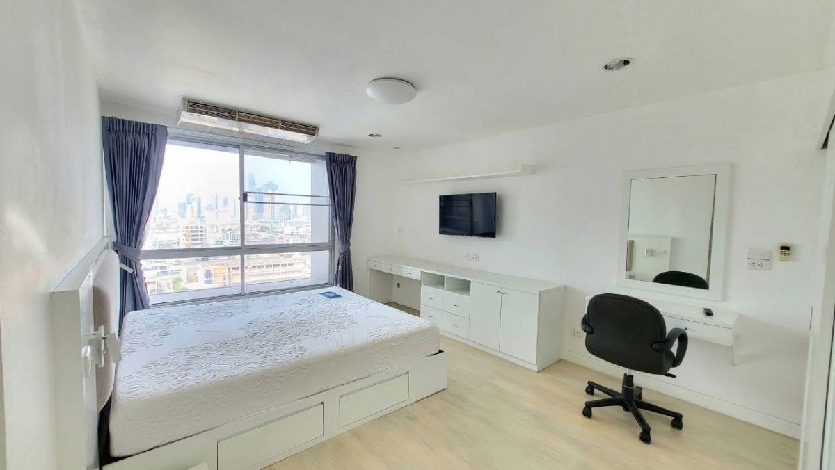 ST278 For Rent – Bangkok Garden Condo (Narathiwas 24) Spacious condo in a prime city location with full facilities