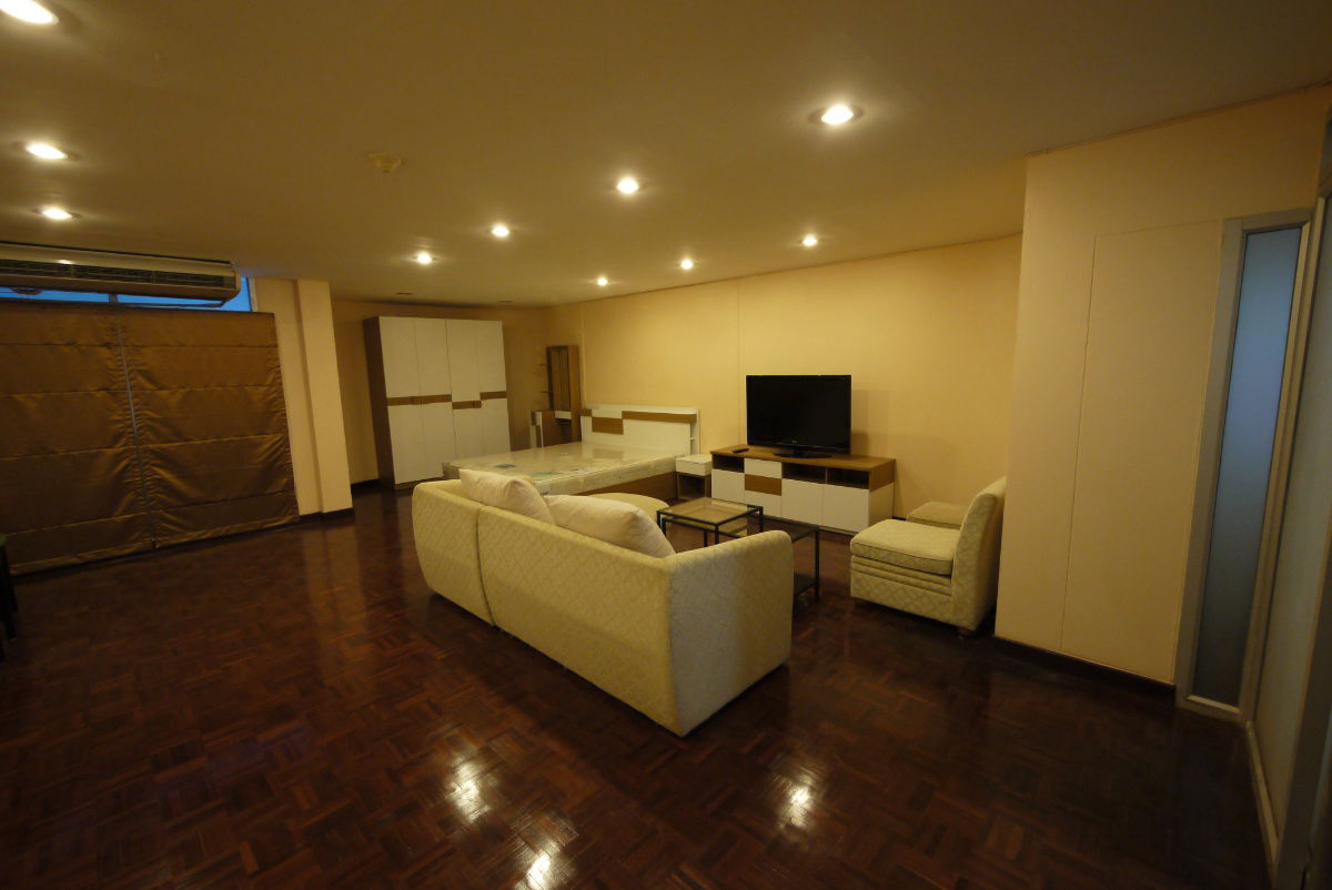 Room for rent at ITF Silom Palace