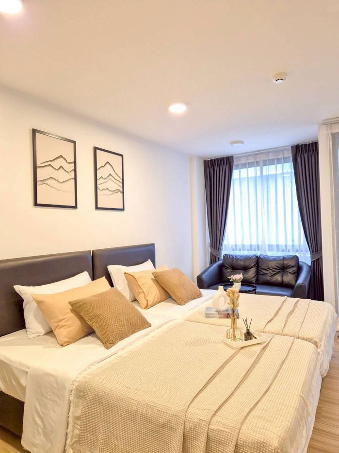 P1149 Town Pinklao ရှိ Chateau ကွန်ဒိုငှားရန်ရှိသည်၊ အိမ်မွေးတိရစ္ဆာန်အဆင်ပြေ၊ နေရာကောင်း၊ အခန်းကောင်း၊ ပရိဘောဂအပြည့်အစုံ၊ အဝတ်လျှော်စက်ပါရှိပါသည်။