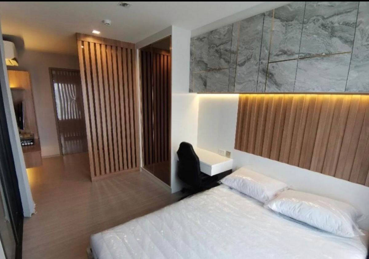 For rent: Life Asoke Hype, corner room, beautiful, cheap, ready to move in, near MRT Rama 9. Interested? Add Line: @841qqlnr