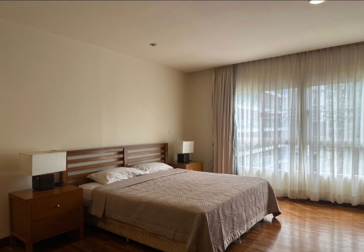 For rent: Sathorn Seven Residence, large room, beautiful, ready to move in, pets allowed. Interested? Add me on Line @841qqlnr