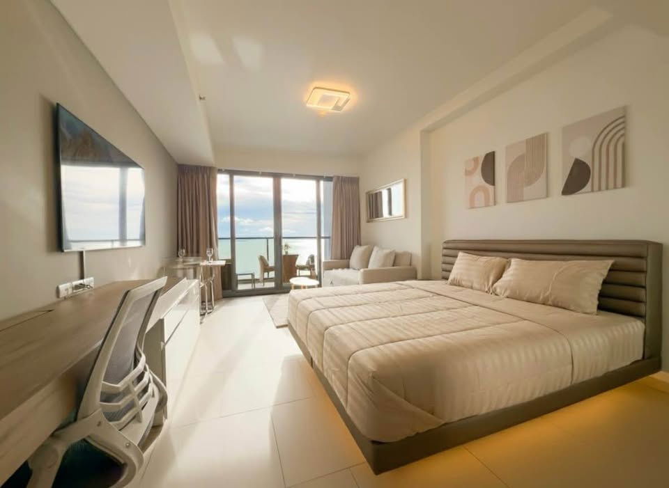 TA8309📲LineID @556ryccg🏖️Beachfront Condo STUDIO 38 sqm Floor14 Towe A Fully furnished Zire Wongamat - North Pattaya
