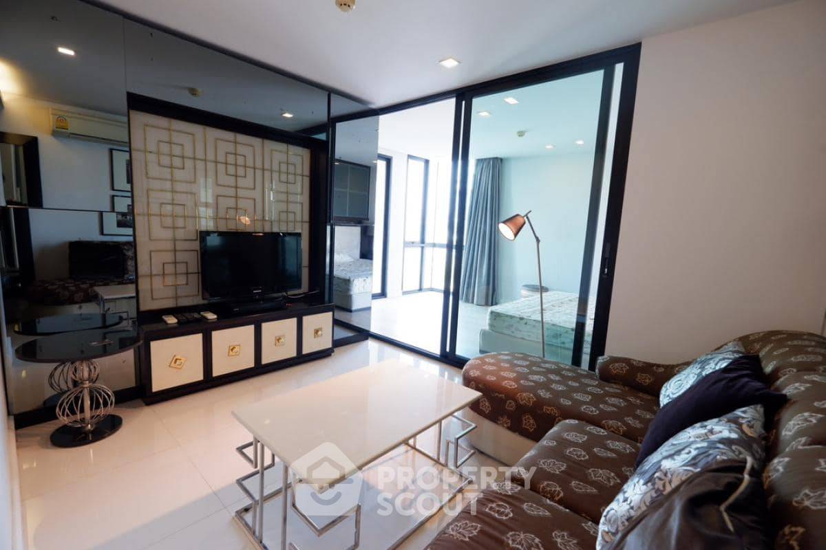 1-BR Condo at Socio Ruamrudee near BTS Nana (ID 1547417)