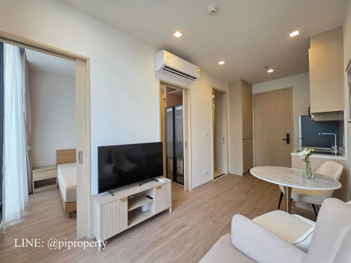 Phrom Phong park view high floor 1 bedroom unit for rent. Fully furnished and brand new.