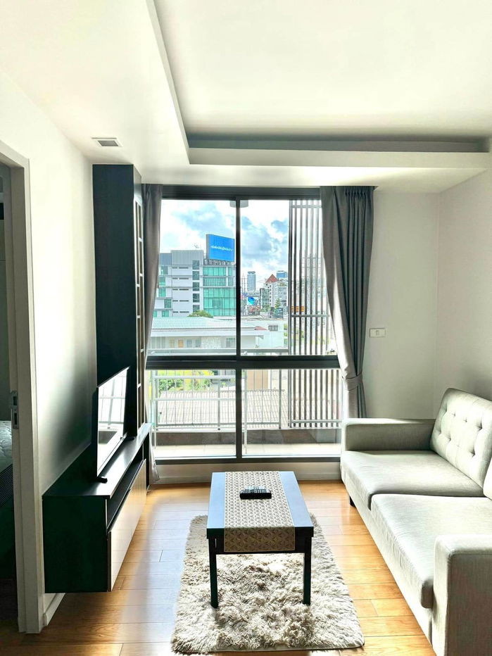 1-BR Condo at Focus Ploenchit near BTS Nana (ID 1553169)