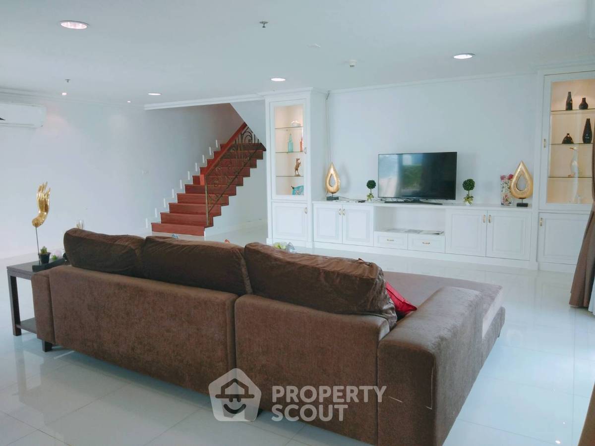 4-BR Condo at Piyathip Place near BTS Phrom Phong (ID 659423)