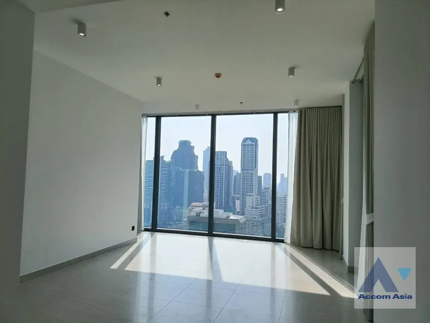 🔼🔽 AccomA 📩 Minimal white condominium with clean lines in Sathorn area (AA43170)