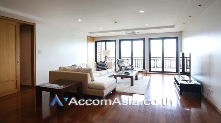 🔼🔽 AccomA 📩 Modern condo with light wood tones and skyline view (1510547)